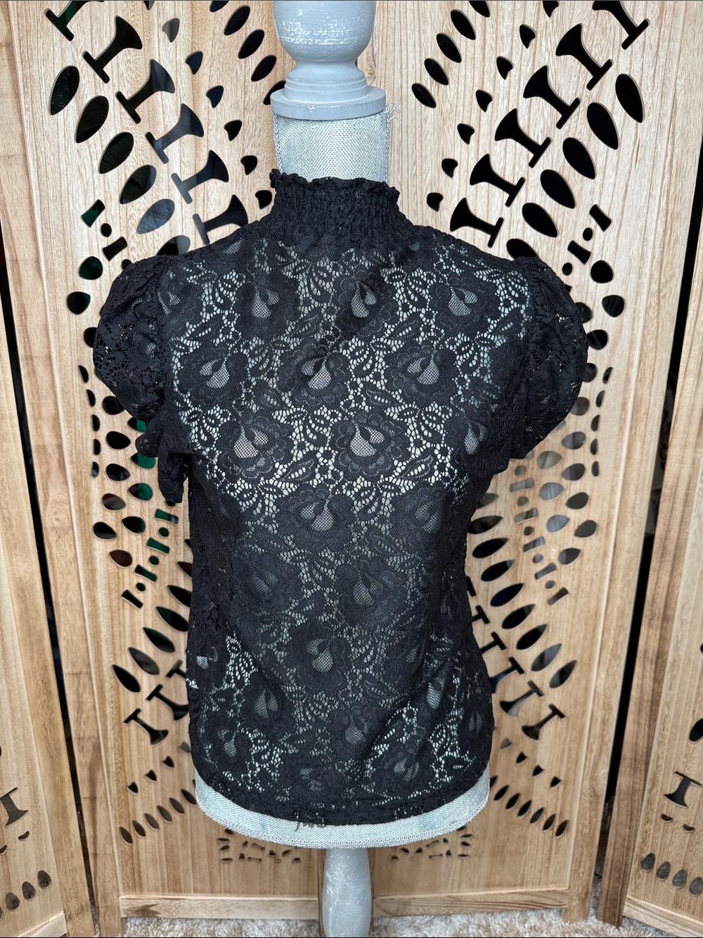 SHEIN Black Floral Lace Puff Sleeve Top